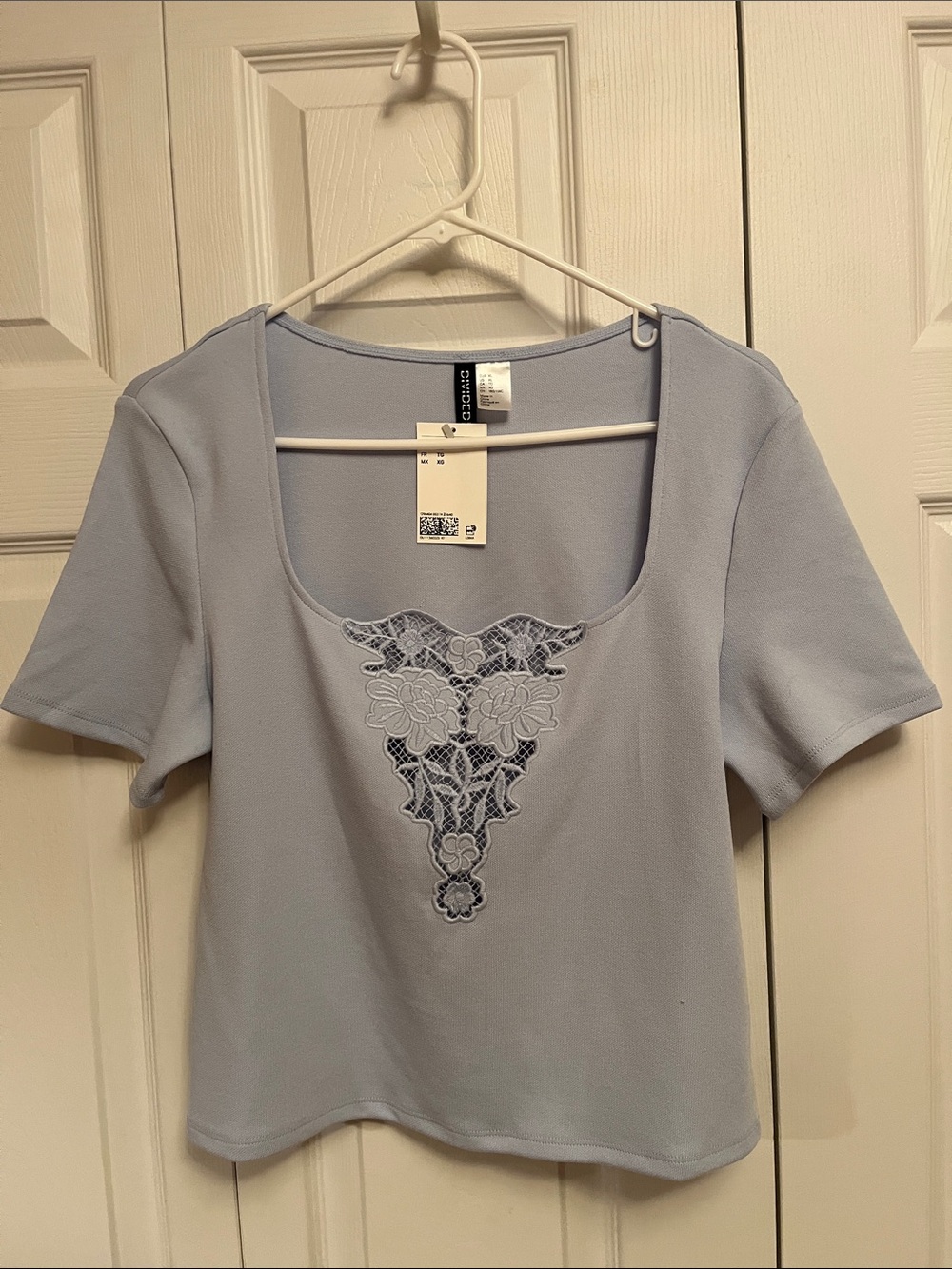Divided Y Pale Blue Scoop Neck Short Sleeve Top with Lace Applique
